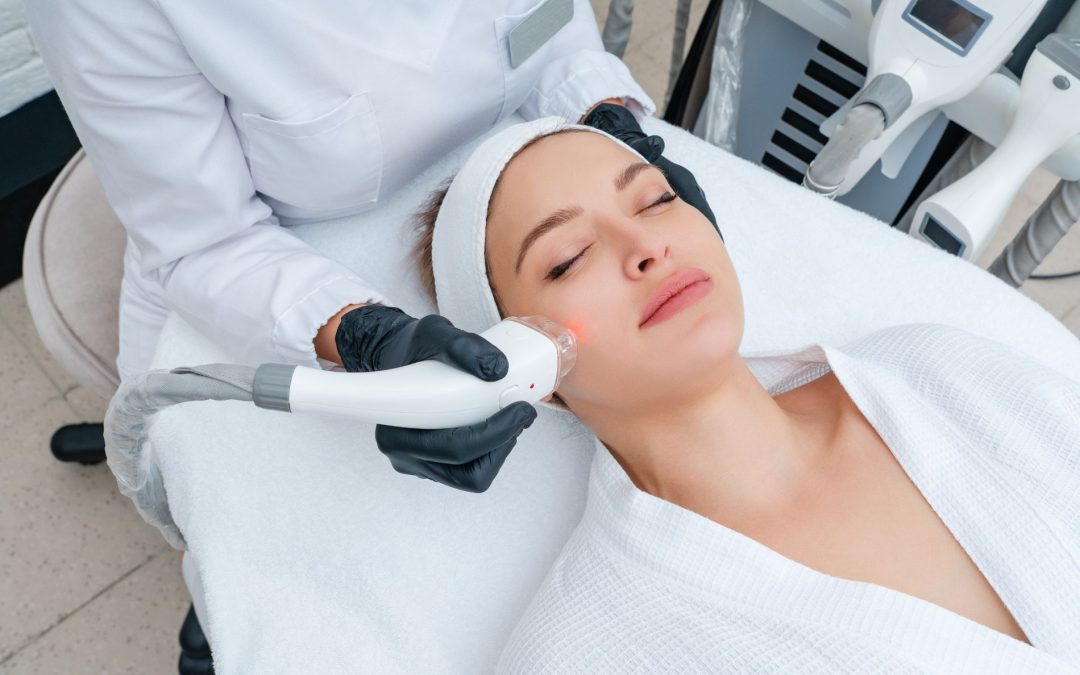 Acne Scar Laser Guide in Toronto: CO2 vs Fraxel vs Pico by Scar Type