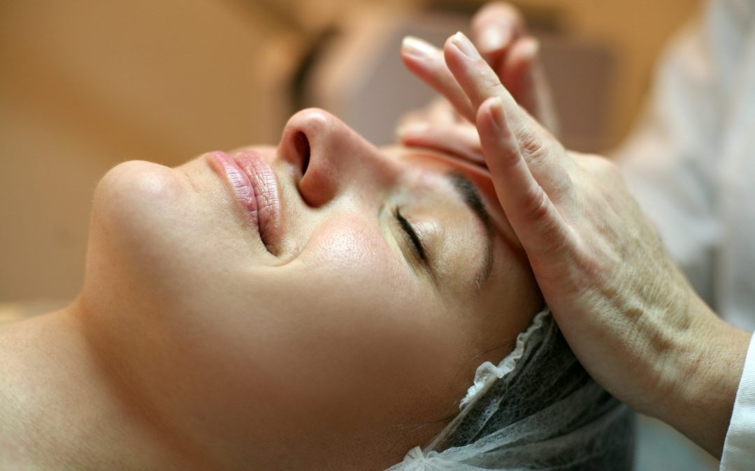 Post-Summer Acne Facial Plan in Toronto: Clear SPF Buildup Safely
